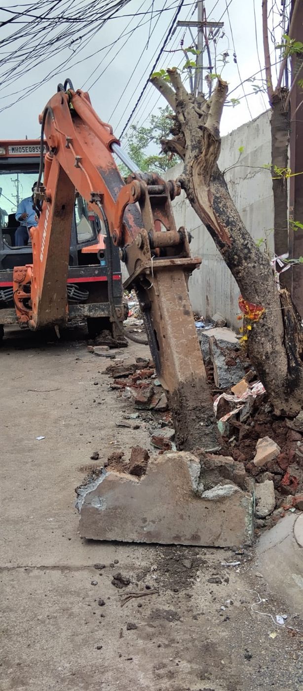 Excavation in a narrow lane