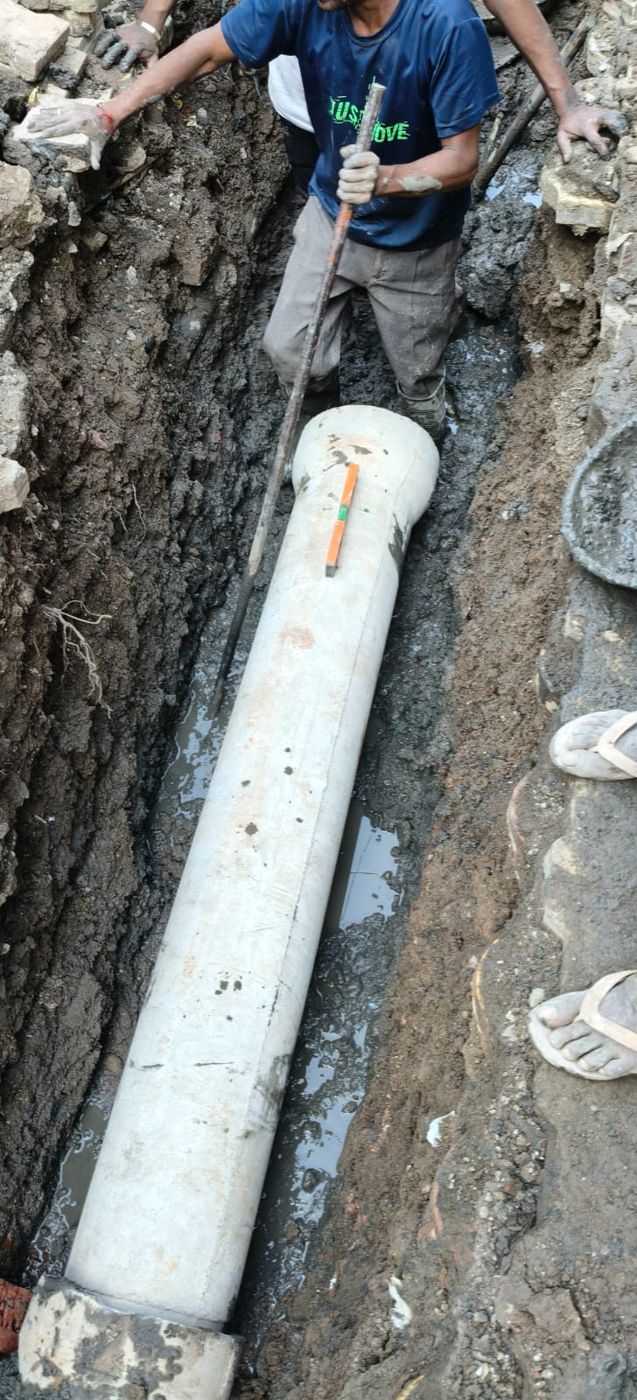 Level check on a laid pipe